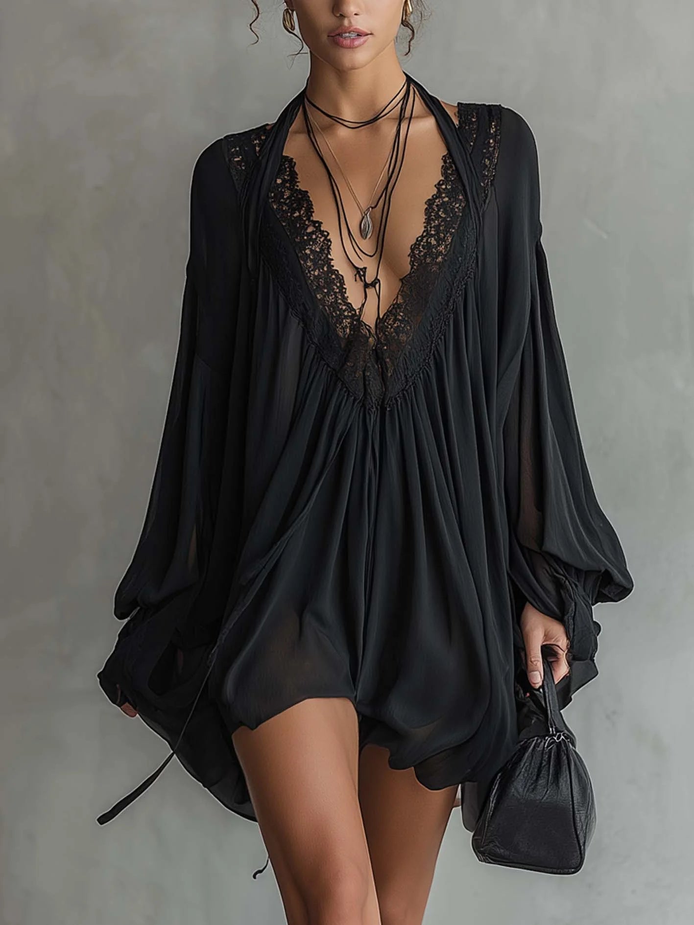 Robe Mini Halter en Chiffon Noir avec Col en Dentelle
