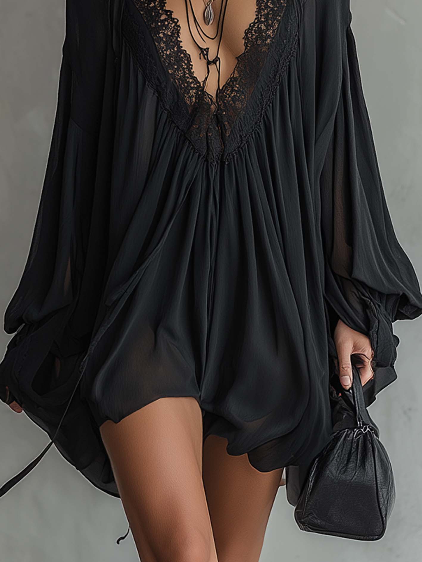 Robe Mini Halter en Chiffon Noir avec Col en Dentelle
