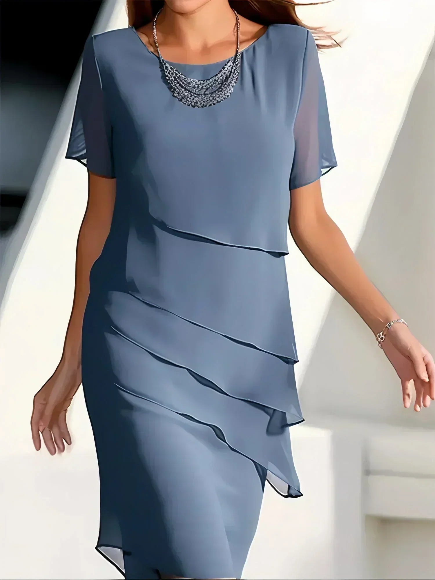 Anastasia | Robe Midi Luxueuse à Épaisseurs