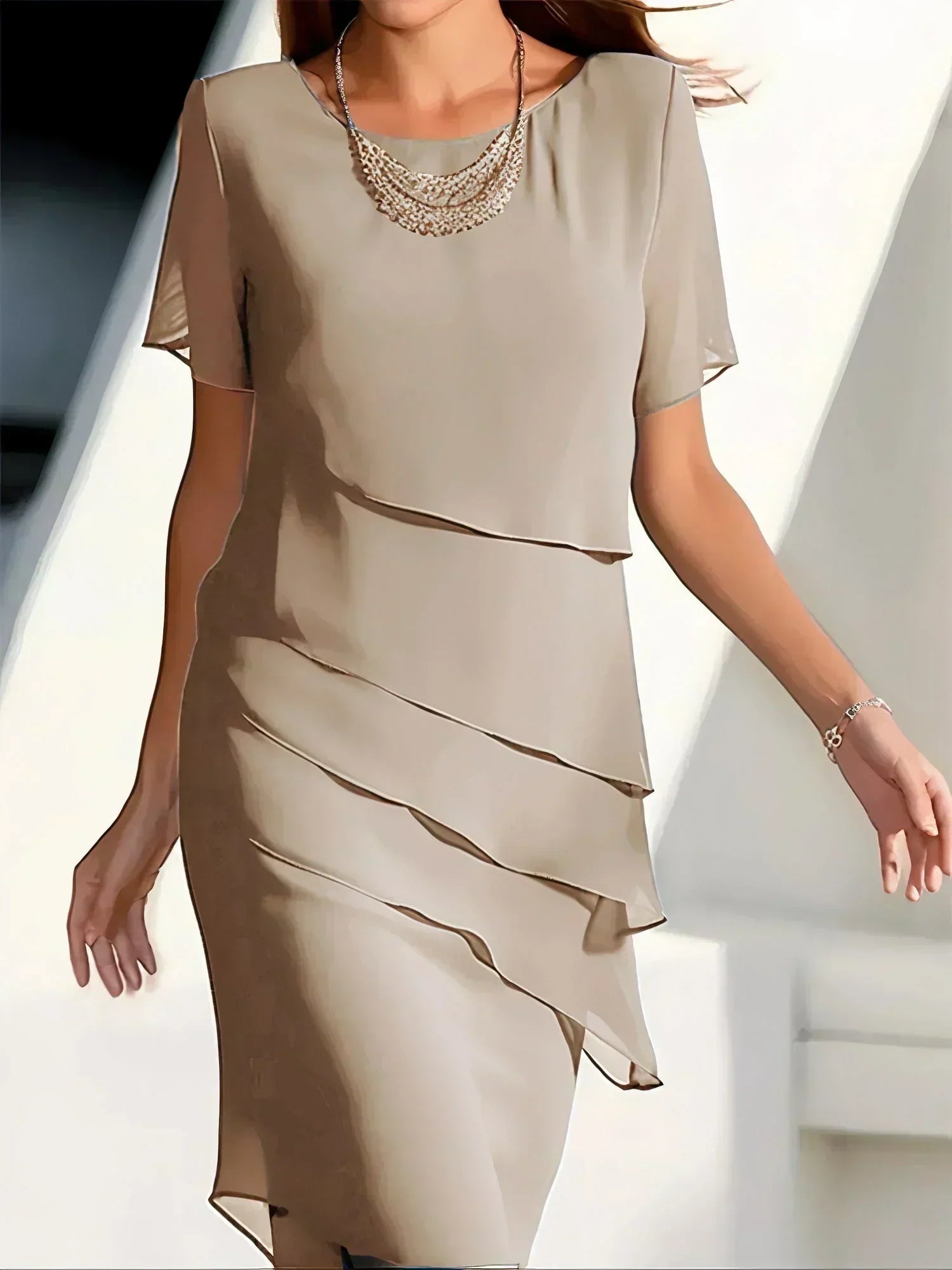 Anastasia | Robe Midi Luxueuse à Épaisseurs