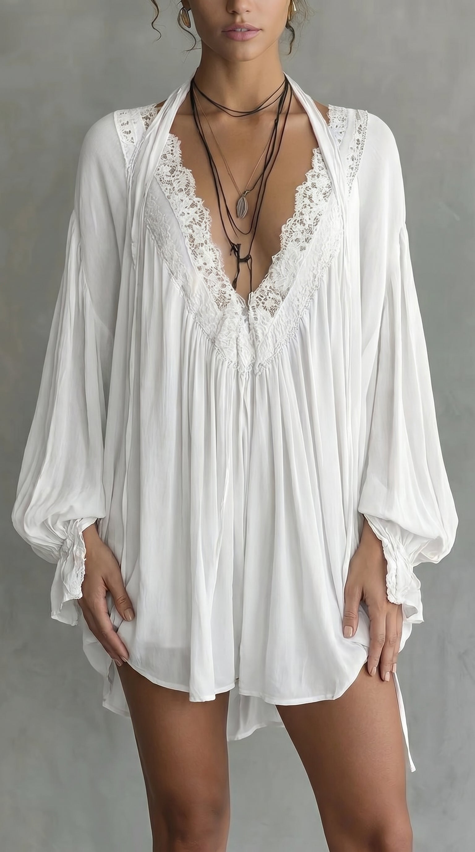 Robe Mini Halter en Chiffon Noir avec Col en Dentelle